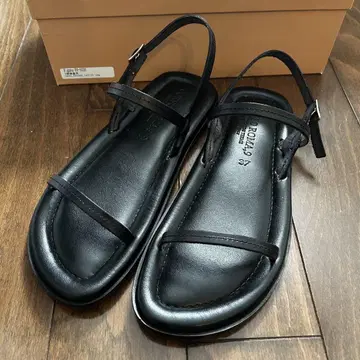 CORSO ROMA, 9 코르소 로마 스트랩 샌들