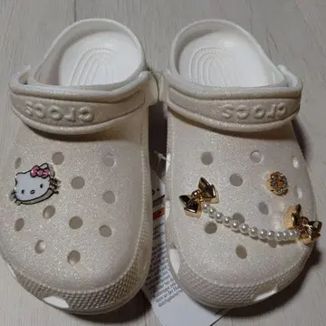 Crocs 화이트 키티 클로그 샌들