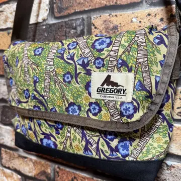 그레고리 킥 백 숄더 올 패턴 뱅갈루 숄더백