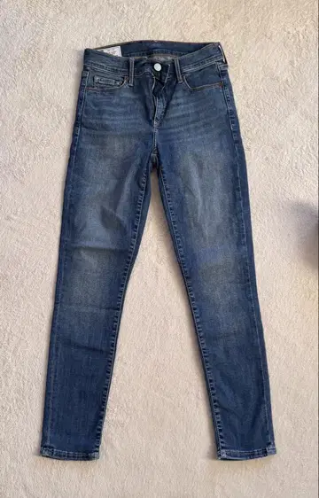 GAP TRUE SKINNY MID RISE 26 1/2