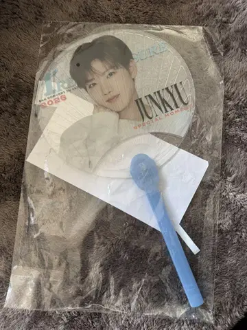 treasure 준규 빛나는 부채 팬콘