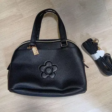 블랙 꽃 모티브 숄더백 마리 콴트