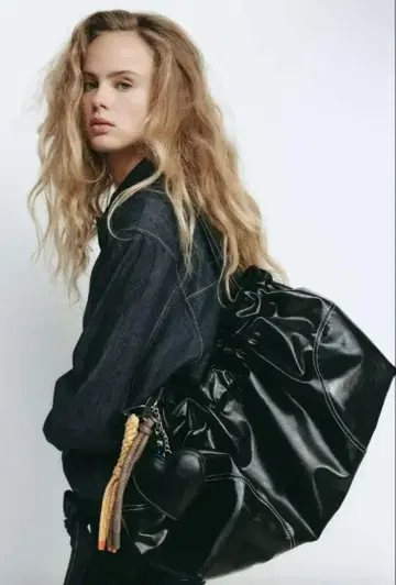 ZARA 개더 참 포함 토트백 인기 완판템