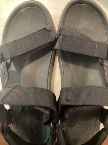 테바 샌들