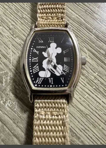 FOSSIL 미키 아날로그 손목시계