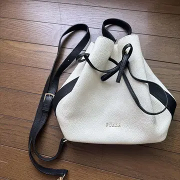 FURLA 버킷형 숄더백 화이트/블랙