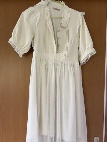 아이보리 프릴 롱 원피스