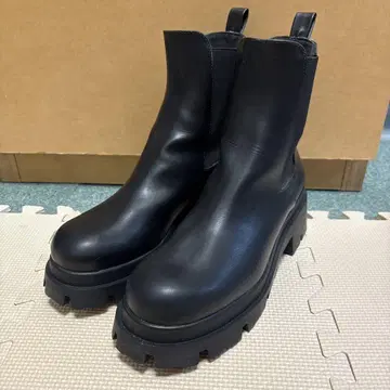 ZARA 블랙 부츠 40 사이즈