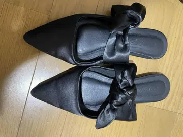 리본 포함 블랙 스틸레토 샌들 S