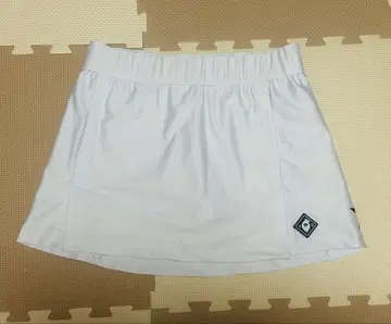 [새상품급] V12 브이 트웰브 골프웨어 스타 스커트 화이트 사이즈 M
