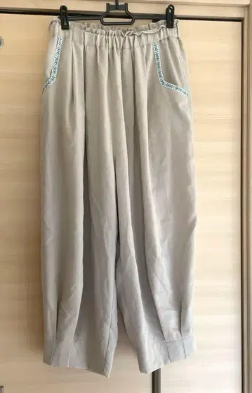 티티카카 에그 턱 팬츠 라이트 베이지