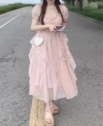 절개 프릴 플레어 원피스