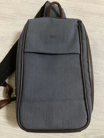 다케오 키쿠치 바디백