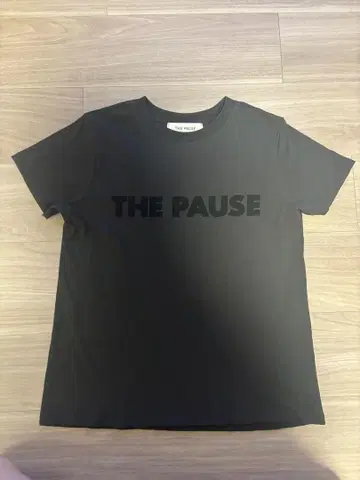 윔 가젯 THE PAUSE 블랙 티셔츠