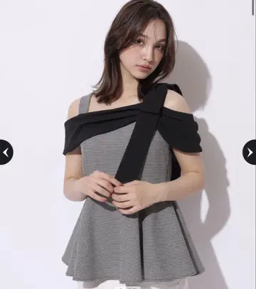새상품 리랜드트루 Rirandture 오프숄더 리본 페플럼 상의