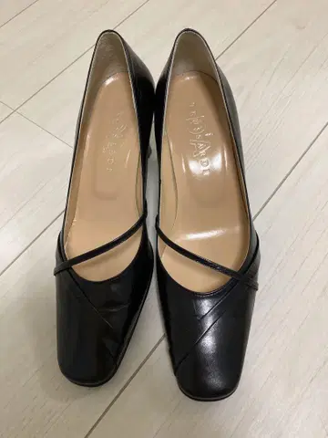 트루사르디 여성 펌프스 블랙