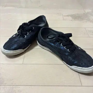 Puma 레이스 패턴 스니커즈 사이즈 23