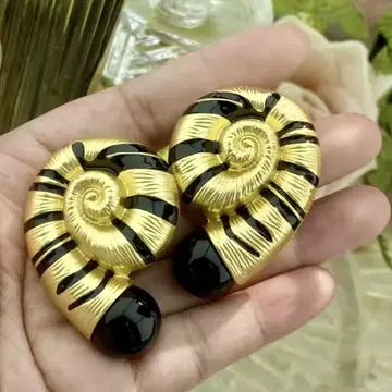 gold & black 빅 사이즈 빈티지 귀걸이 schiaparelli