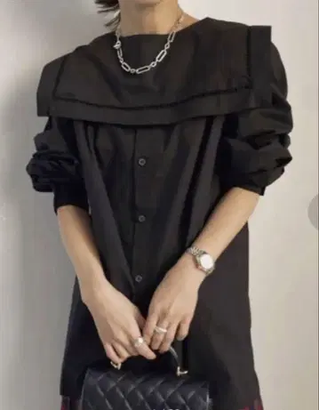 ameri UND 2WAY 손수건 EMBROIDERY TOP 블랙