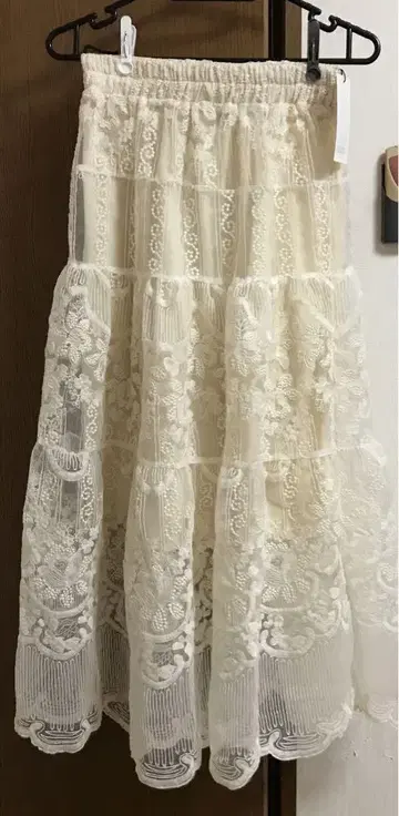 tocco 아이보리 레이스 플레어 스커트