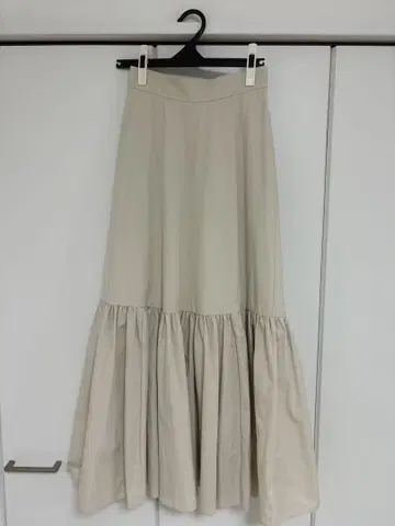 [새상품급] clane VOLUME TIERED MAXI SKIRT