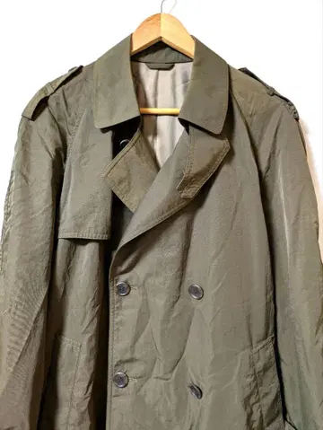 올리브색 트렌치코트 더블 브레스트