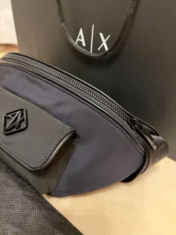 Armani Exchange AX 로고 힙색