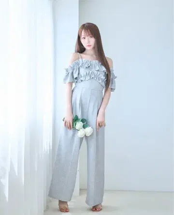 RoseMuse Off shoulder frills romper gray