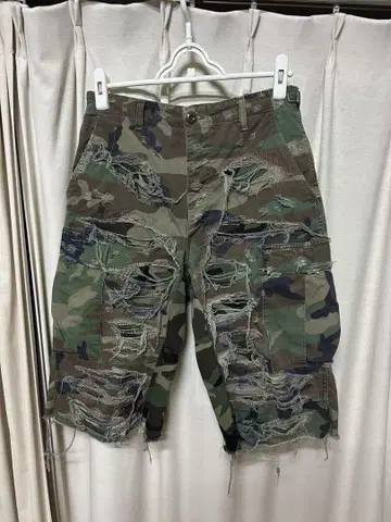 buzzin clout Camo 데미지 shorts