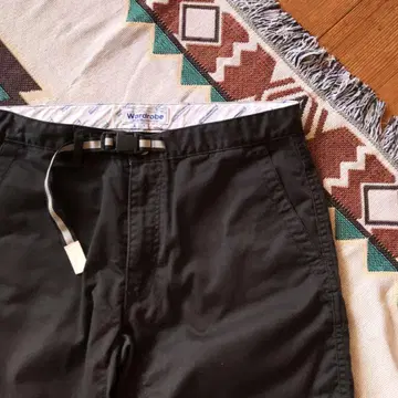 화이트 마운티니어링 하프 팬츠