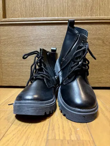 [새상품] 블랙 워크 부츠 통굽 지퍼