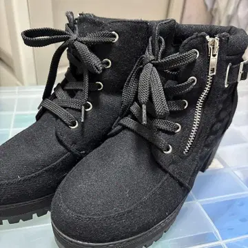 지퍼 블랙 부츠