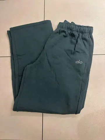 alo yoga 스웨트 팬츠