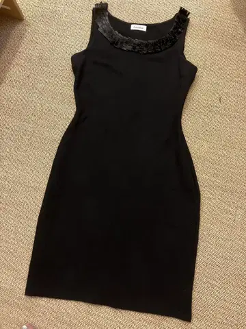 Calvin Klein 블랙 슬리브리스 원피스