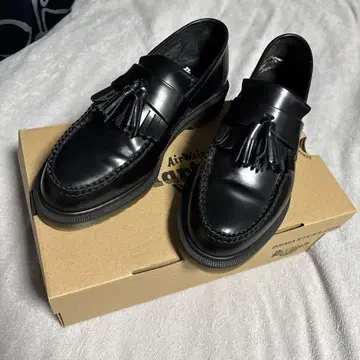 [새상품급] Dr.Martens ADRIAN 태슬 로퍼 UK7 26