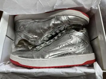 [새상품] GUESS 실버 하이컷 스니커즈