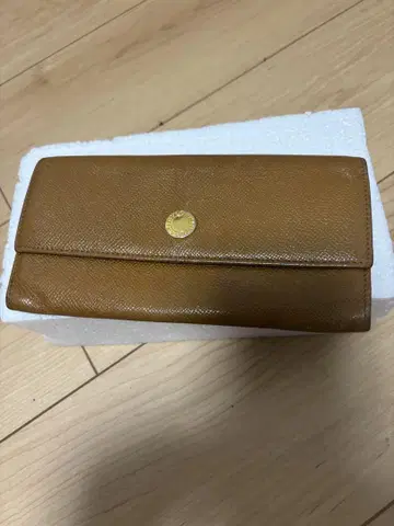 브라운 가죽 장지갑 불가리