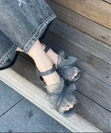 시어 프릴 샌들