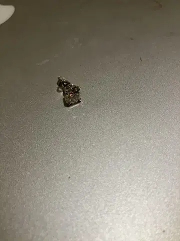 인공 다이아몬드 귀걸이 1.5ct 1개 한정. 실버