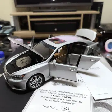 Lexus LS600hL 1/18 다이캐스트 모델