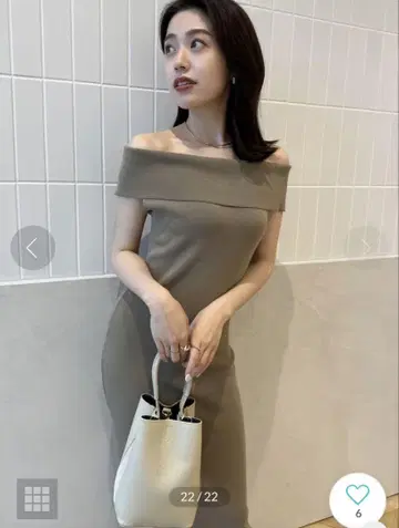 [새상품급] 아뉴앙스/문 넥 타이트 원피스