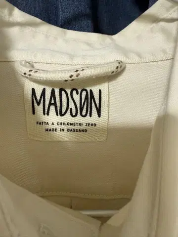 현지 (이탈리아)에서 구매한 MADSON 베이지 긴팔 셔츠