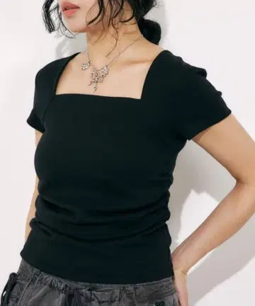 SLY 스퀘어 넥 컷 상의 이번 시즌 블랙 택 포함 새 상품 완판