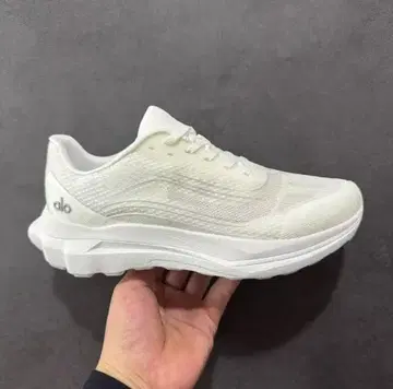 ALO Yoga Alo Runner 화이트 러닝화
