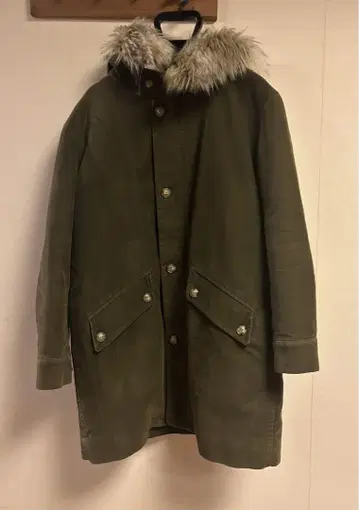 A.P.C. 퍼 모즈 코트 올리브