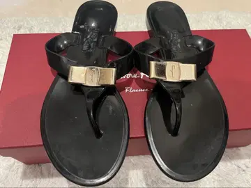 Ferragamo 플랫 샌들 사이즈 5