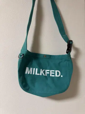 MILKFED. 터콰이즈 숄더백