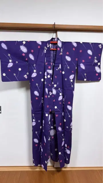 보라색 꽃무늬 유카타