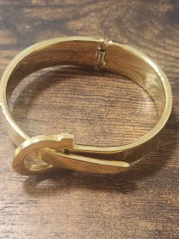 Ferragamo 골드 톤 팔찌