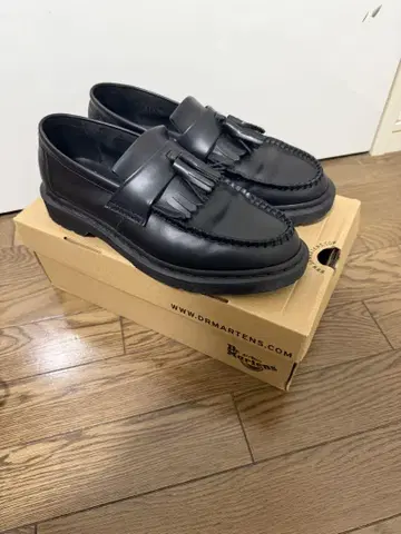 Dr. Martens 블랙 가죽 로퍼
